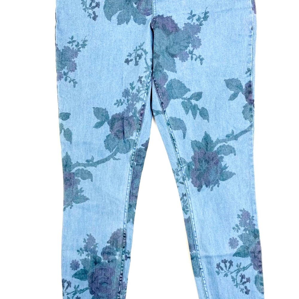 New denim leggings w/printed flowers by HUE. SizeS - Picture 4 of 10